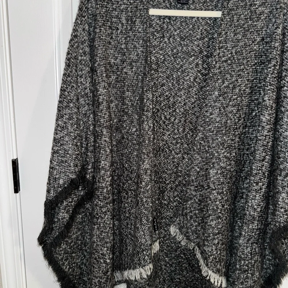Fraas Fringed Poncho Ruana Sweater Gray White Fall Winter Travel